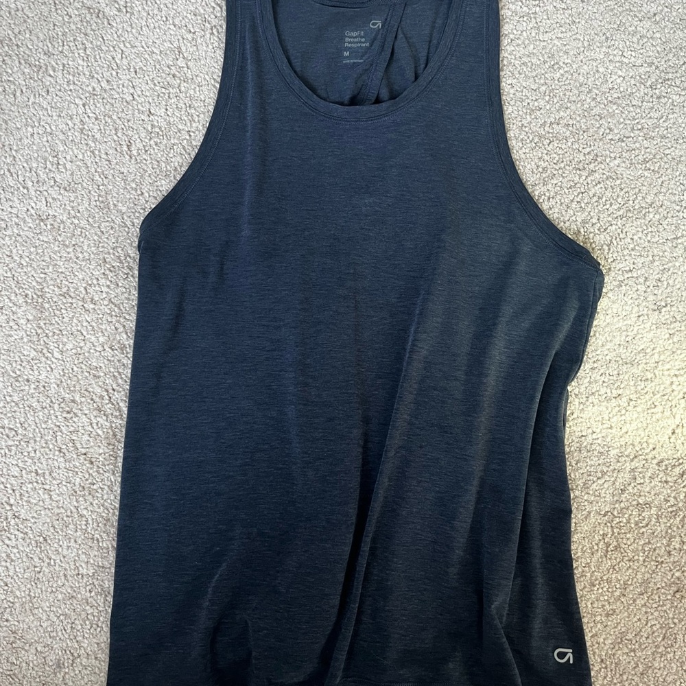 GapFit Breathe Tank Top w Tie Back
